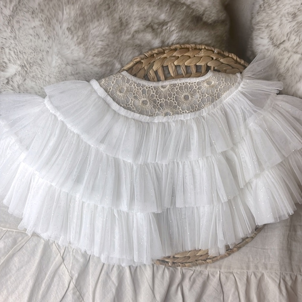 OSHKOSH -Sparkling layered Shaw. Size 4T